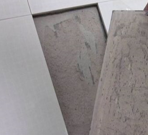 烟台瓷砖空鼓维修公司分享瓷砖铺贴时如果打浆（即涂抹在瓷砖背面和基层上的砂浆或瓷砖胶）过少，会带来以下问题