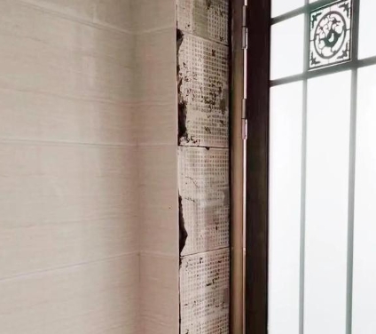 烟台瓷砖空鼓免砸砖维修公司分享吸水砖泡水时间不够或过长都会对瓷砖铺贴效果产生影响